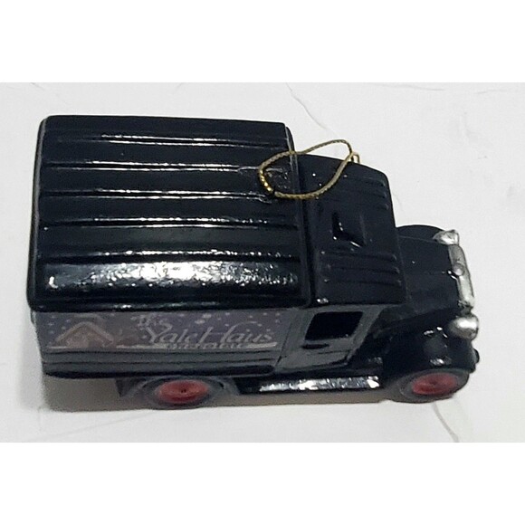 Santa’s Workbench Christmas Village – Yale Haus Chocolate Truck Figure (2015) - Picture 12 of 12